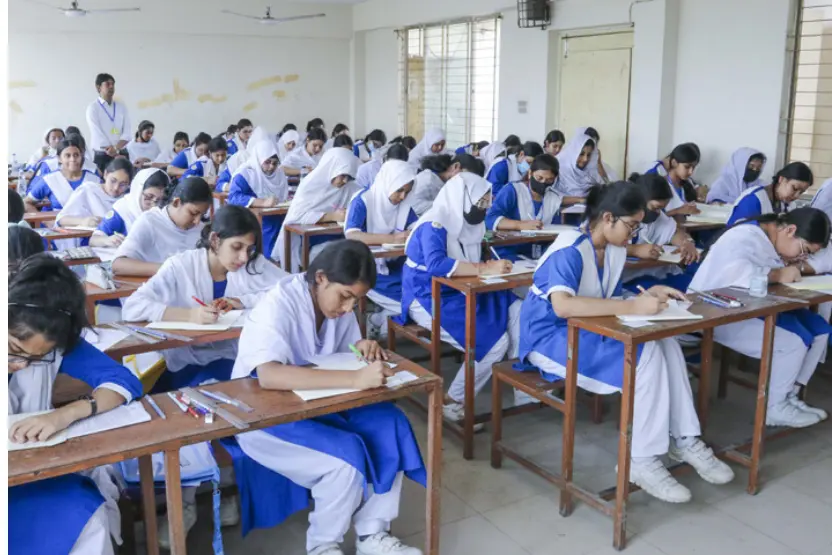 ঢাকা শহরের লাইভ দৃশ্য